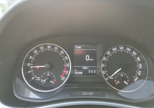 Skoda Fabia cena 25700 przebieg: 259000, rok produkcji 2017 z Warszawa małe 106